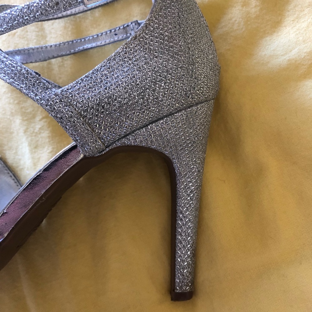 Very sparkly! 👠👠 - Picture 8 of 9